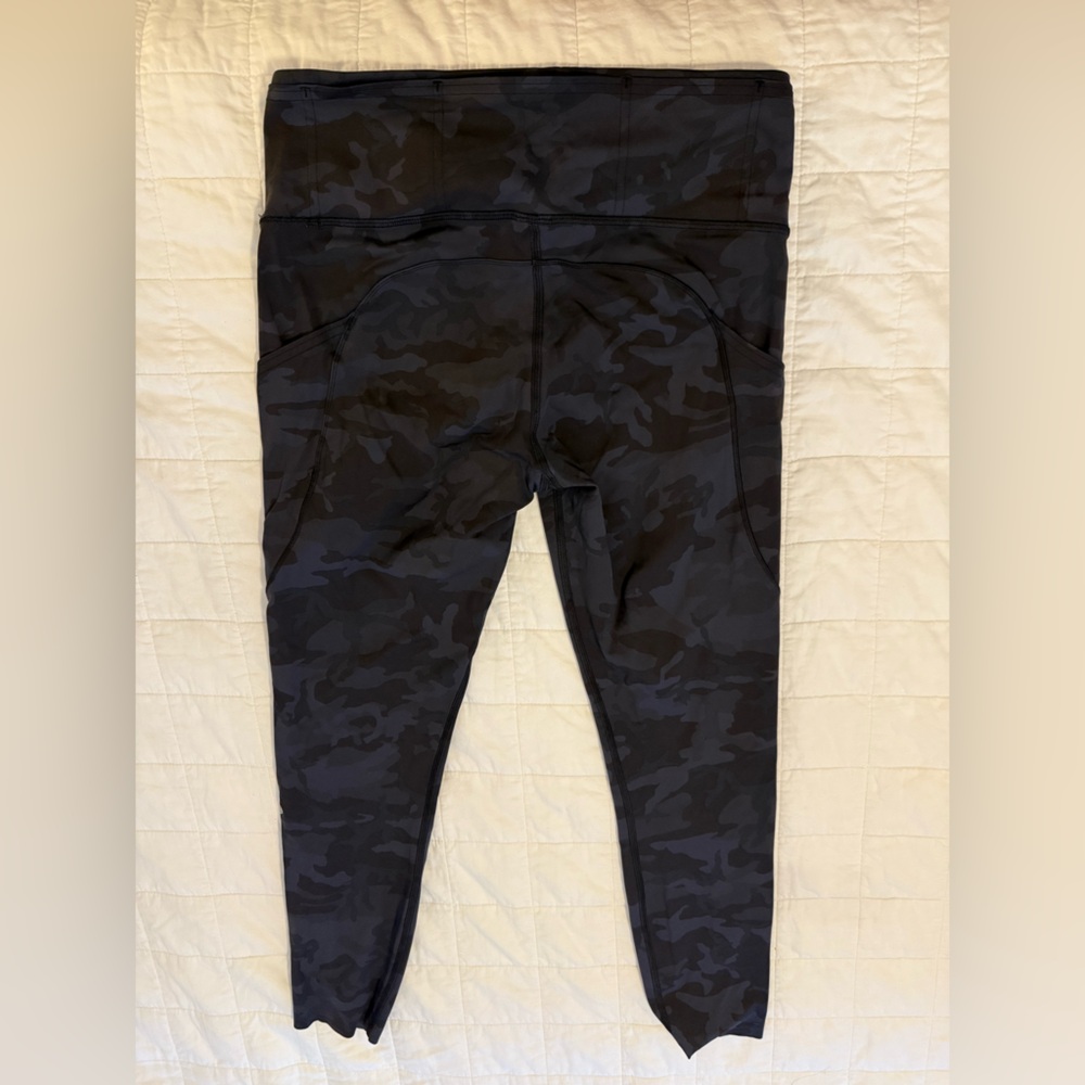 lululemon athletica Black Camo Leggings speed up fast drying 7/8